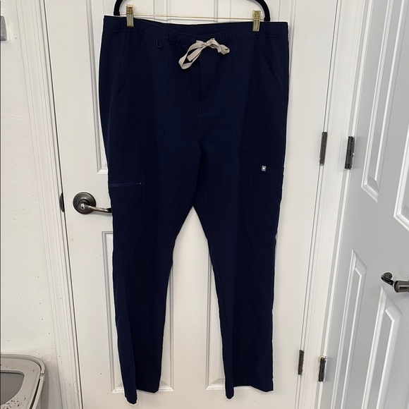 FIGS Cairo Cargo Scrub Pants in Navy - Picture 2 of 6